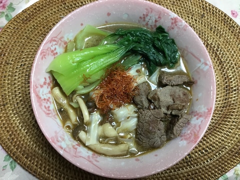 牛肉たっぷりの刀削麺(しょうとうめん)